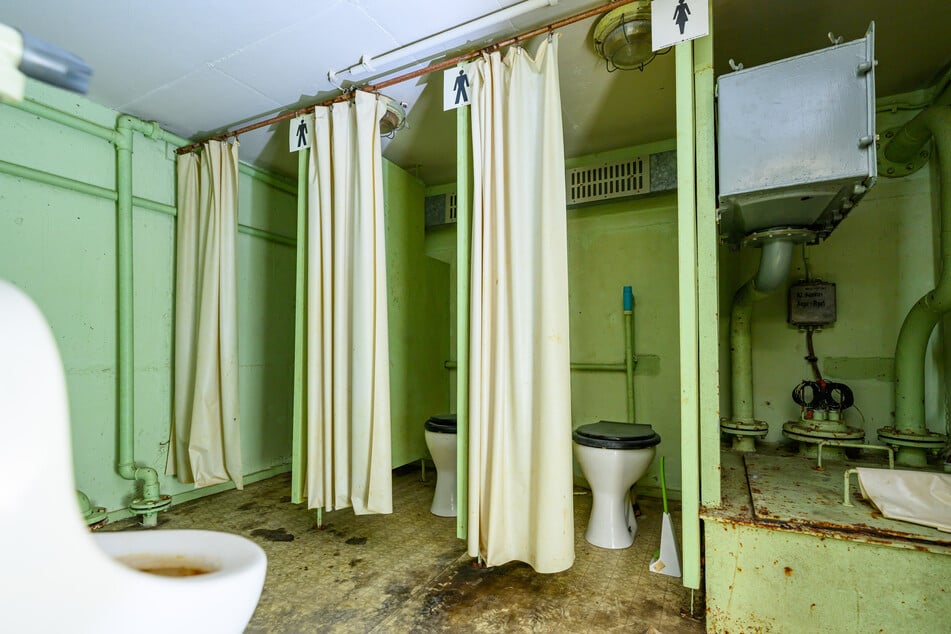 Ein Blick auf die Toiletten im Führungsbunker des früheren DDR-Ministeriums des Innern.