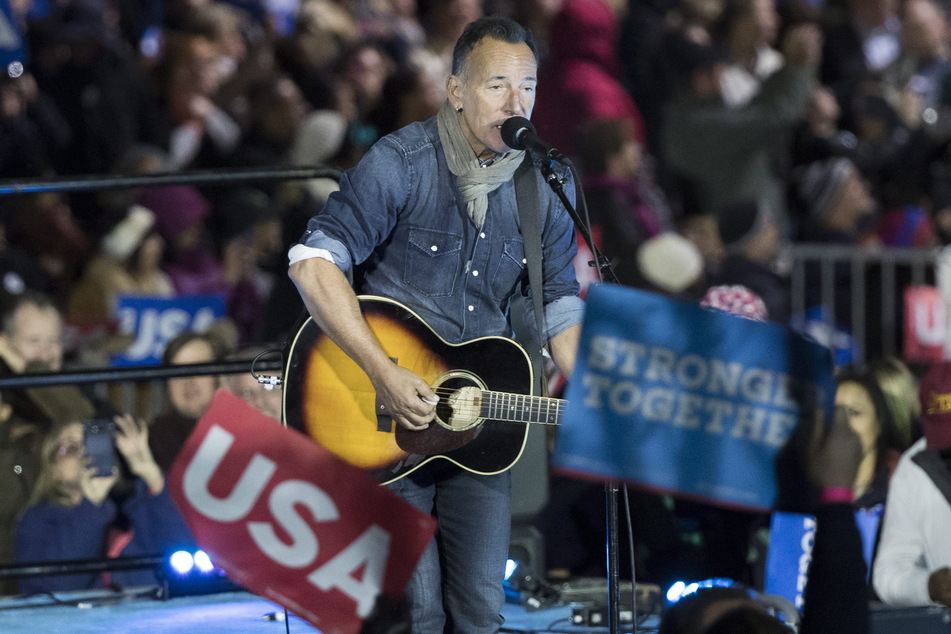 Der US-amerikanische Rockstar Bruce Springsteen (71) wurde wegen Trunkenheit am Steuer angeklagt.