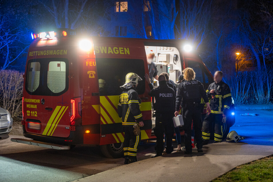 Lebensgefährlich: Rettungskräfte holen Mann mit 4,6 Promille aus brennender Wohnung