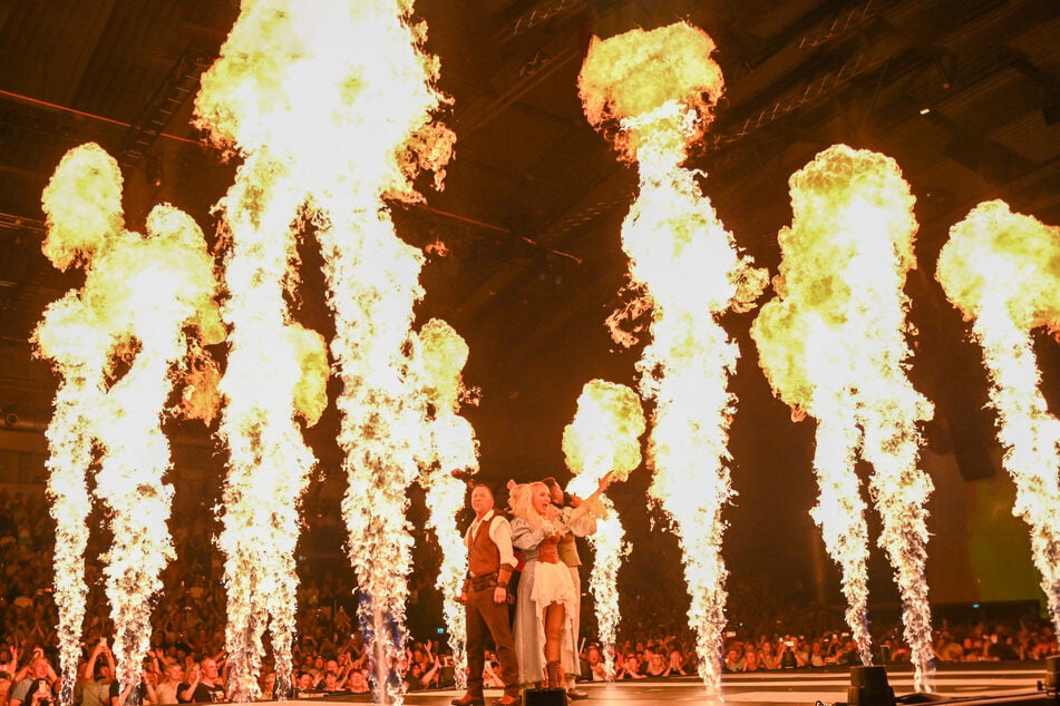 Mit einer aufwendigen Bühnenshow begeisterte der Schweizer in Leipzig.
