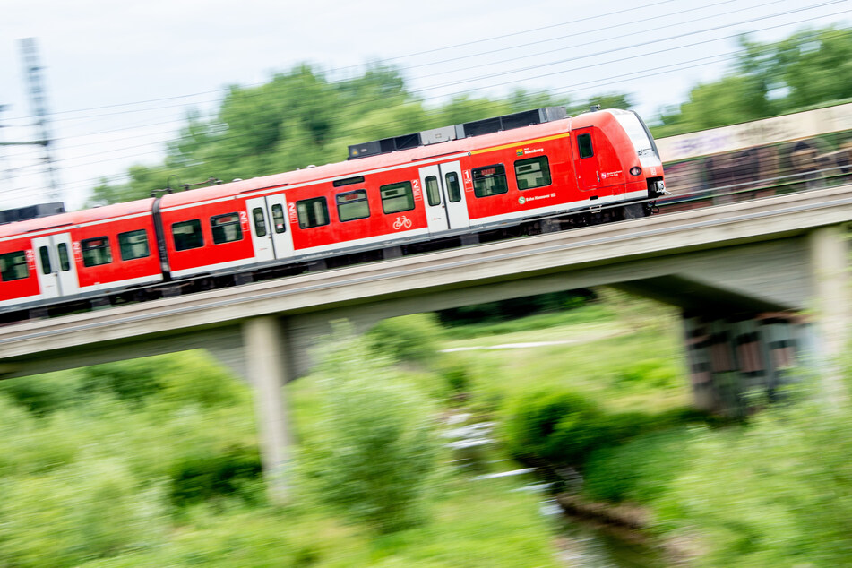 Ein Zug in Niedersachsen.