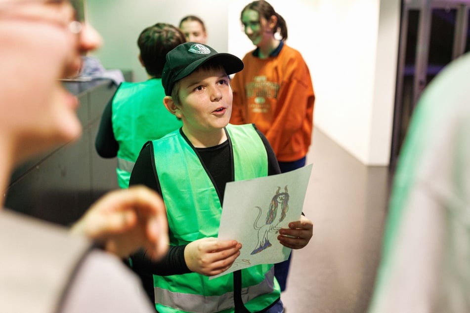 Vor der tjg.-Premiere gab es einen interaktiven Performance-Parcours zum Thema Kinderrechte im Foyer des Kraftwerks Mitte.