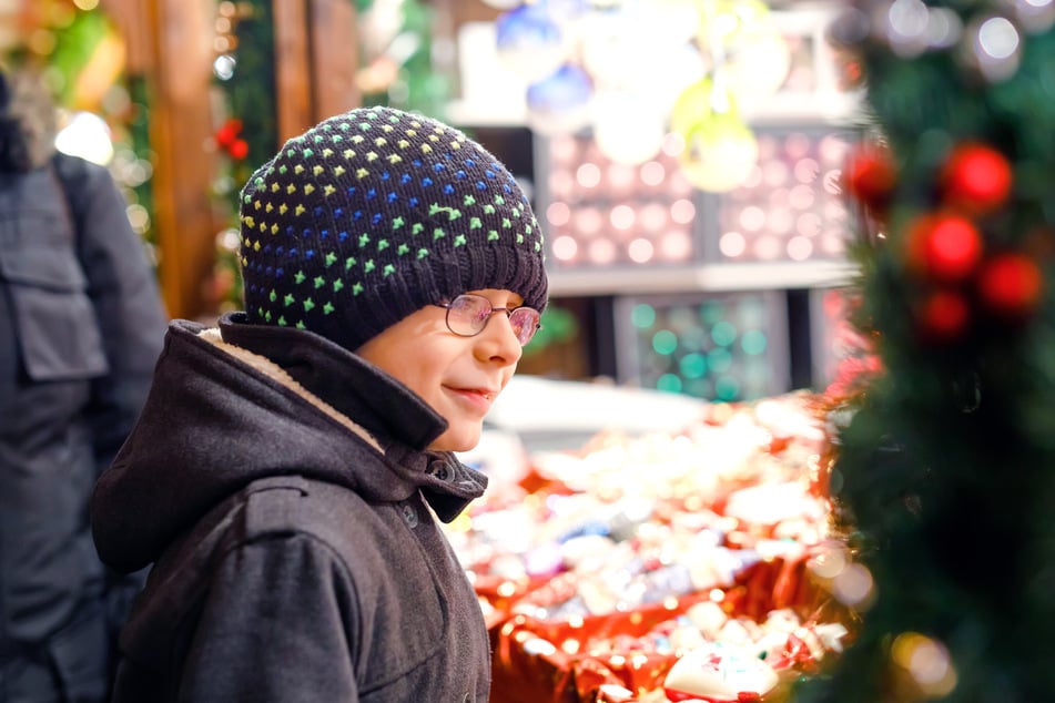 Auf dem Striezelmarkt Dresden können Familien mit Kindern viel erleben.