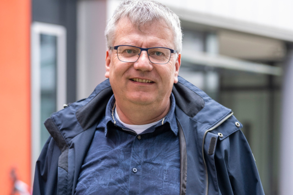 Einsiedels Ortsvorsteher Falk Ulbrich (58, CD) rechnet mit einer kurzfristigen Wiedereröffnung der Privatschule im alten Pionierlager.