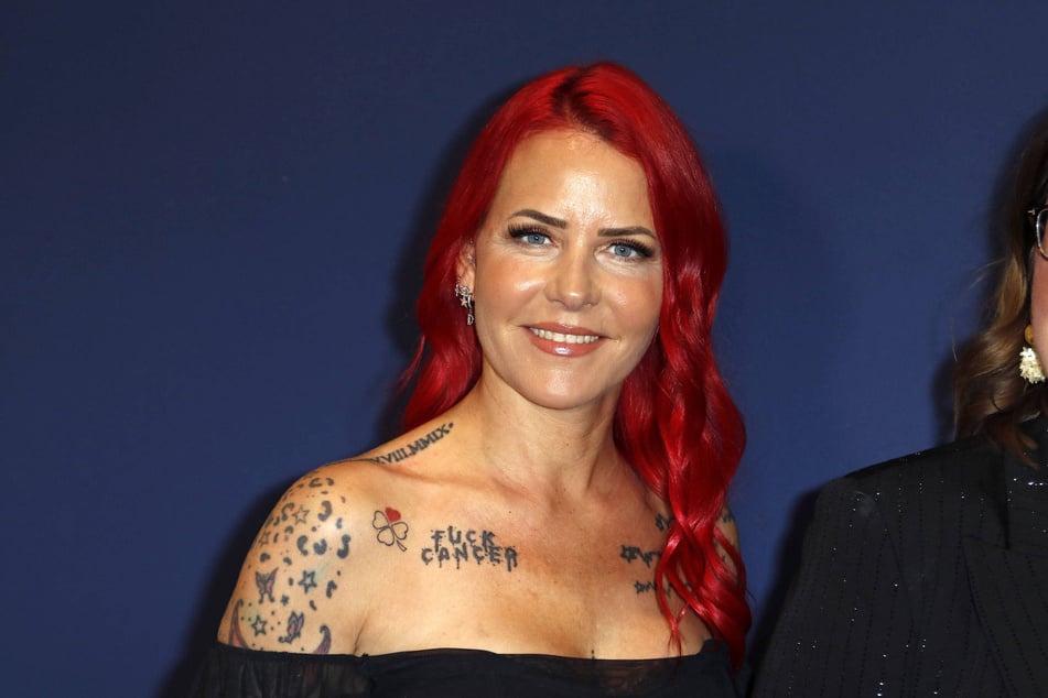 Im Rahmen der "Alsterhaus Christmas Shopping Night" in Hamburg gab Dana Diekmeier (40) ein Gesundheitsupdate ihrer Tochter.