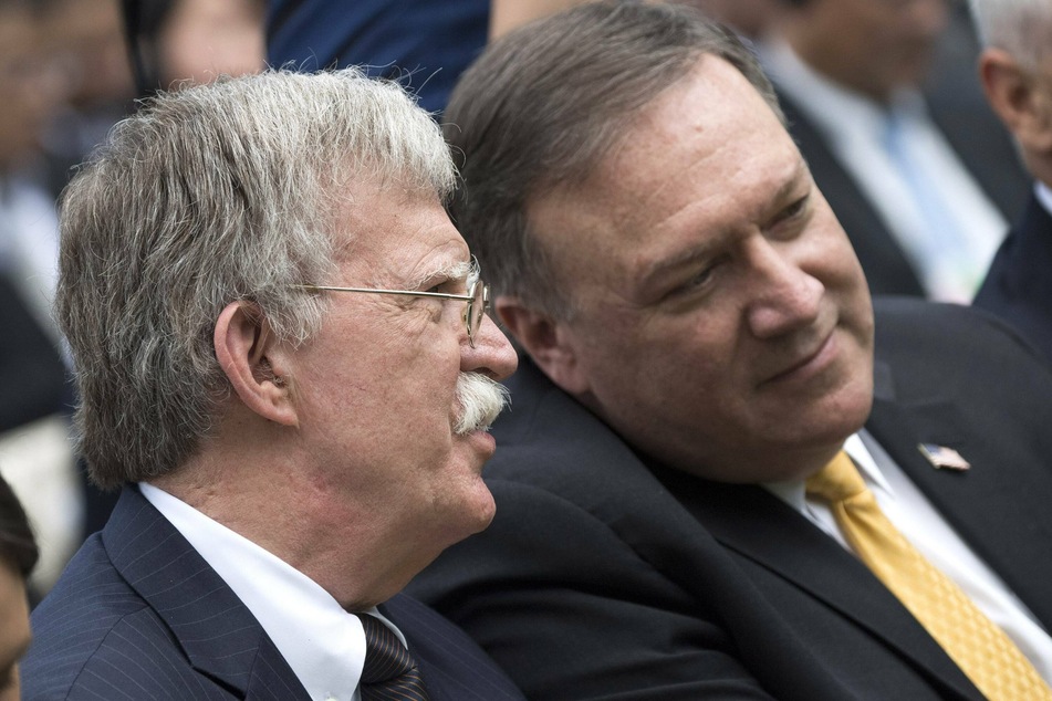 Former National Security Advisor John Bolton (l.) and former Secretary of State Mike Pompeo will be banned from entering China.