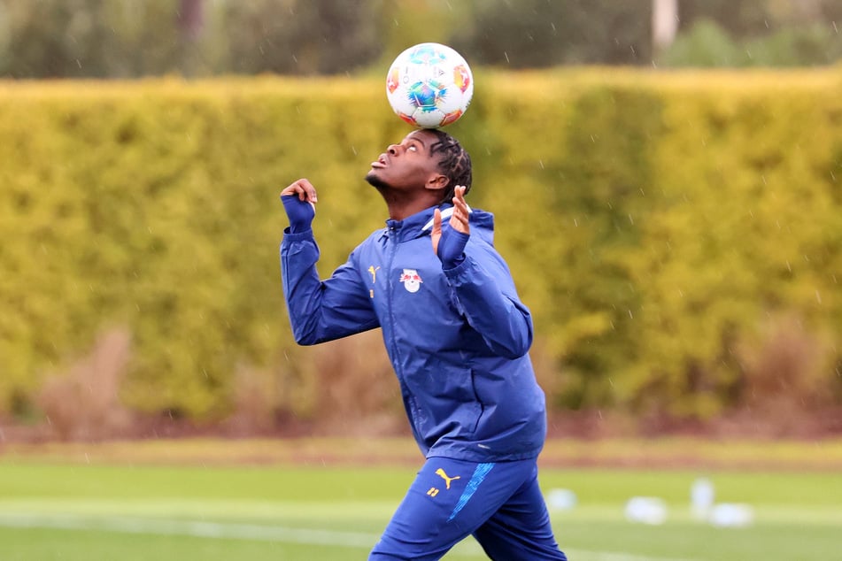 Castello Lukeba (22) reiste direkt aus Frankreich an, nachdem ein Flug nach Deutschland gestrichen wurde.