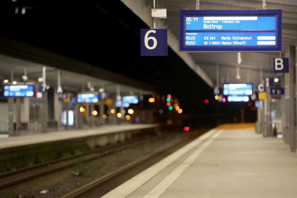 Der Regionalverkehr wurde am Freitag in NRW komplett eingestellt.