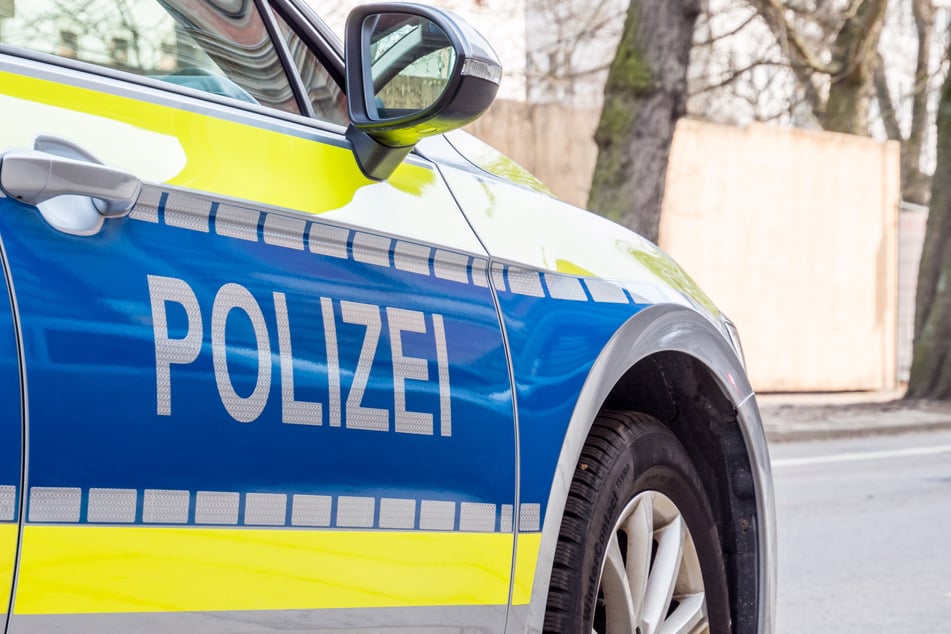 Die Polizei hielt nach einem Notruf den Bus im Chemnitzer Stadtteil Schloßchemnitz an. (Symbolfoto)