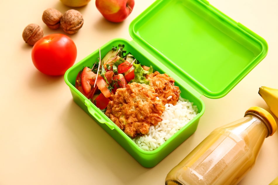 Beim Meal Prep für die Baustelle sollte man darauf achten, dass das Essen auslaufsicher verpackt ist.