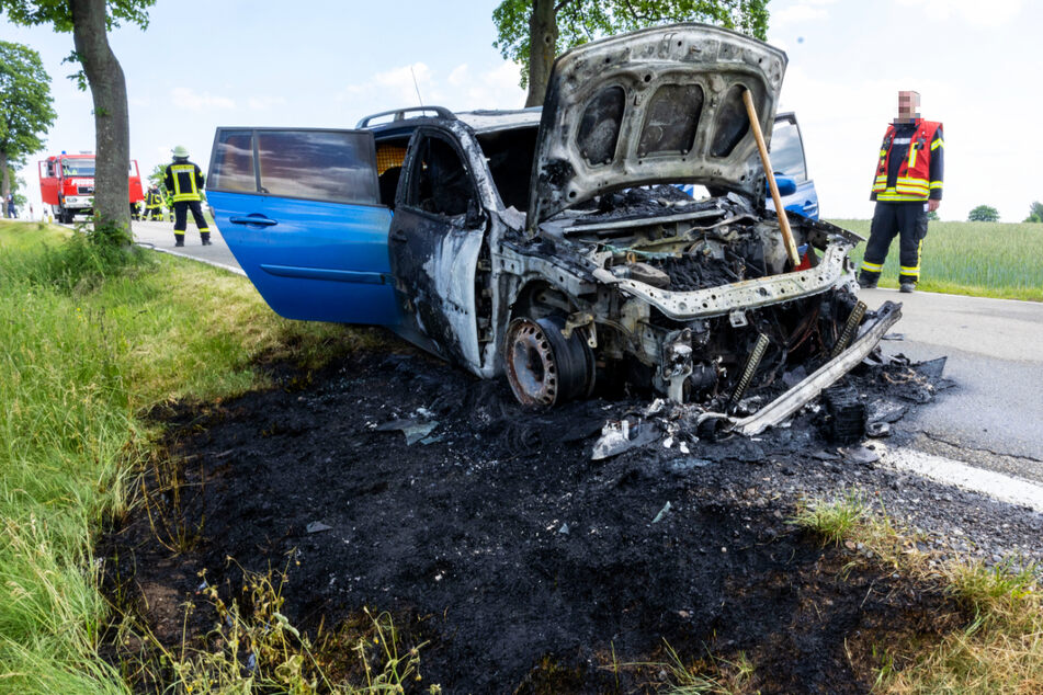 Auf der S225 bei Marienberg stand ein Renault in Flammen.