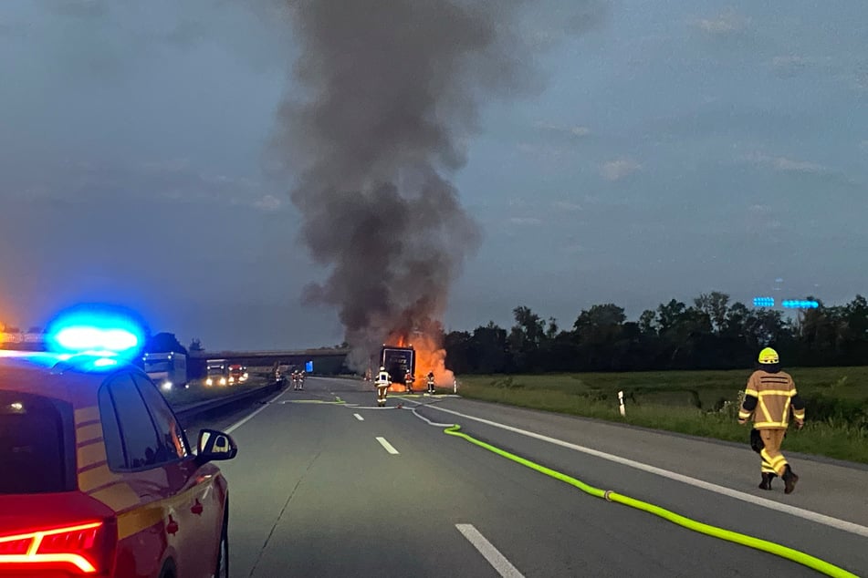 Auf der A61 bei Lambsheim kam es am Mittwochmorgen zu einem Brand eines Lkw-Anhängers mit weitreichenden Folgen.