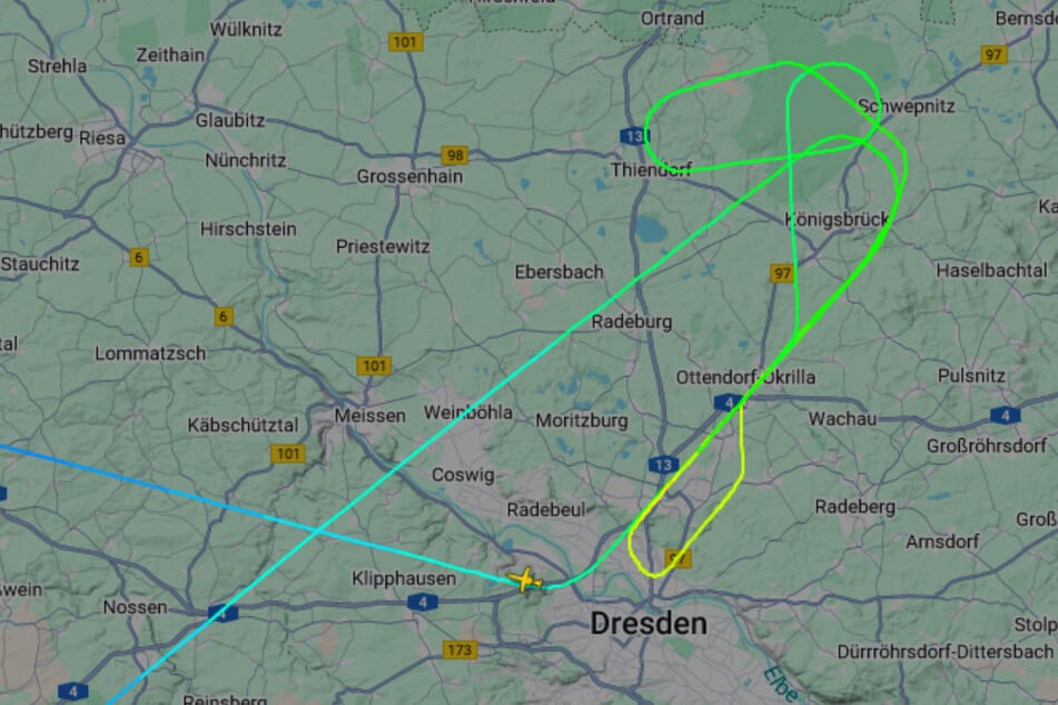 Ein Regierungsflieger flog im Rahmen eines Trainingsflugs über die sächsische Landeshauptstadt.