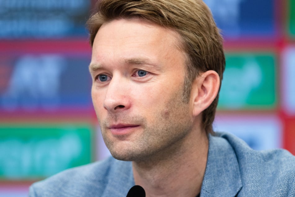 Bastelt Bayer-Sportchef Simon Rolfes (43) bereits am Kader für die kommende Saison?