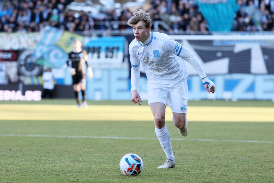 Steht Innenverteidiger Julius Bochmann (20) am Freitag erneut in der Startelf? Noch hat sich Trainer Benjamin Duda (37) nicht entschieden.