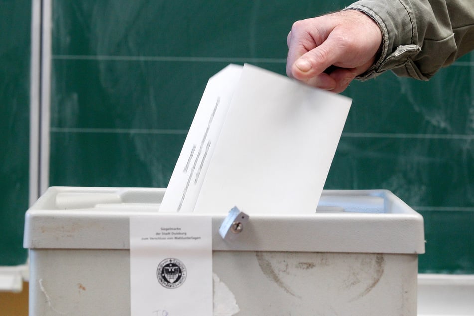 Insassen im offenen Vollzug können sogar persönlich im Wahllokal der Gemeinde wählen gehen. (Symbolbild)