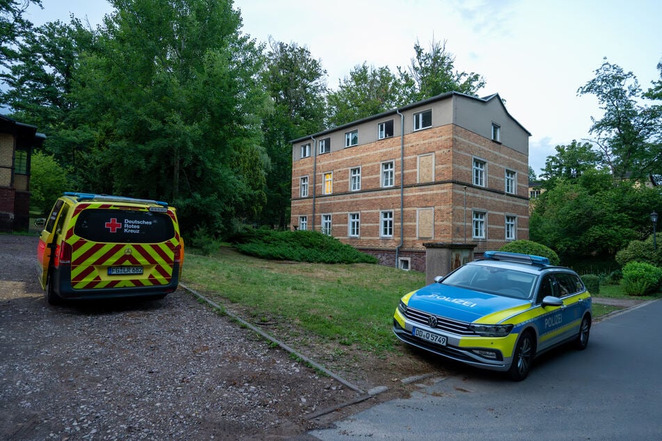 Schrecklicher Fund in Großweitzschen (Landkreis Mittelsachsen): In diesem Wohnhaus wurde ein lebloser Rentner (†71) gefunden. Die Polizei geht von einem Gewaltverbrechen aus.