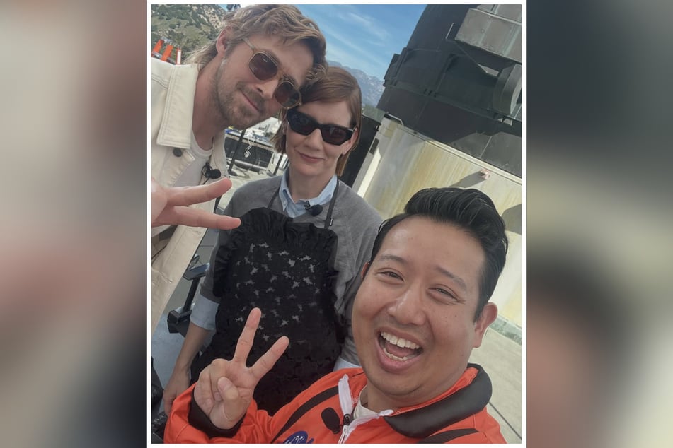 Aktuell sind Hüller und Gosling in Hollywood auf Promotour und witzeln mit dem Journalisten Mike, der sich als Astronaut verkleidet hat.