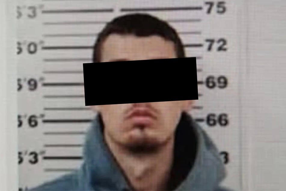 Charles Edward Babb (23) ist aus dem Gefängnis geflohen und hat sich Unterschlupf in Marie Steinburgs Auto gesucht.