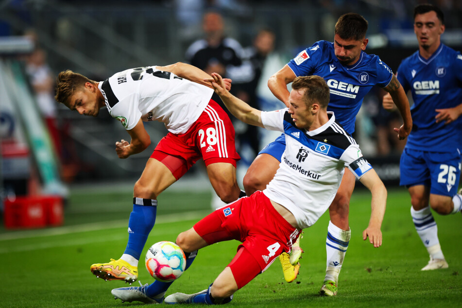 Der Hamburger SV und der Karlsruher SC lieferten sich am Samstagabend ein extrem intensives Duell im Volksparkstadion.