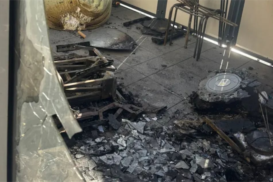 Die Wohnung ging lichterloh in Flammen auf.