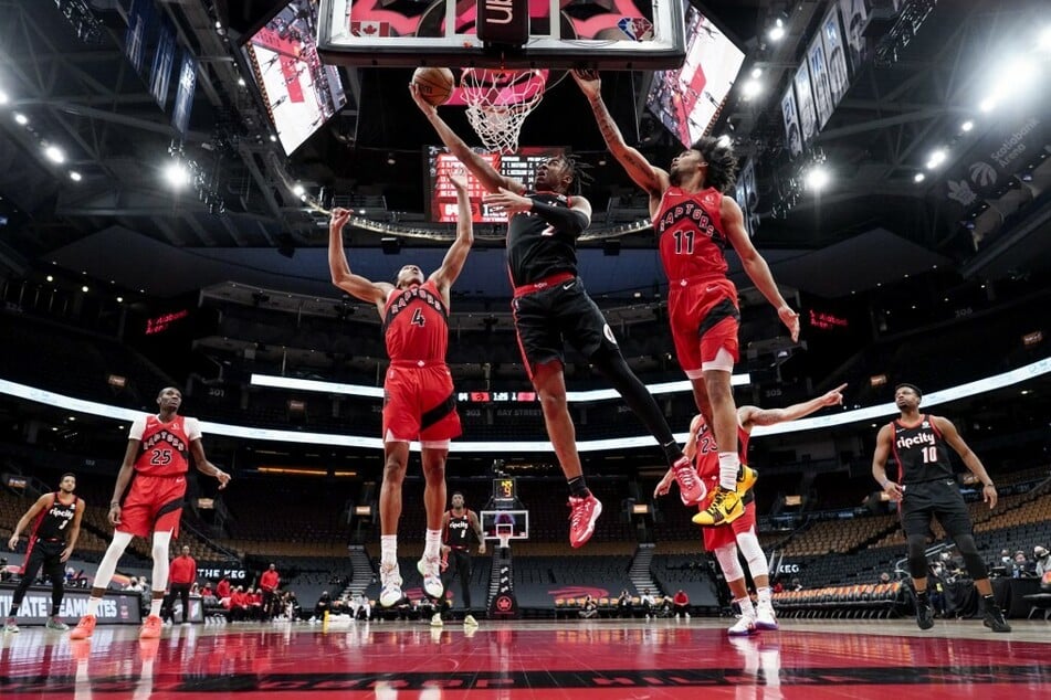 Summer League MVP Trendon Watford of the Portland Trail Blazers drives to the basket against the New York Knicks to extend the game lead.