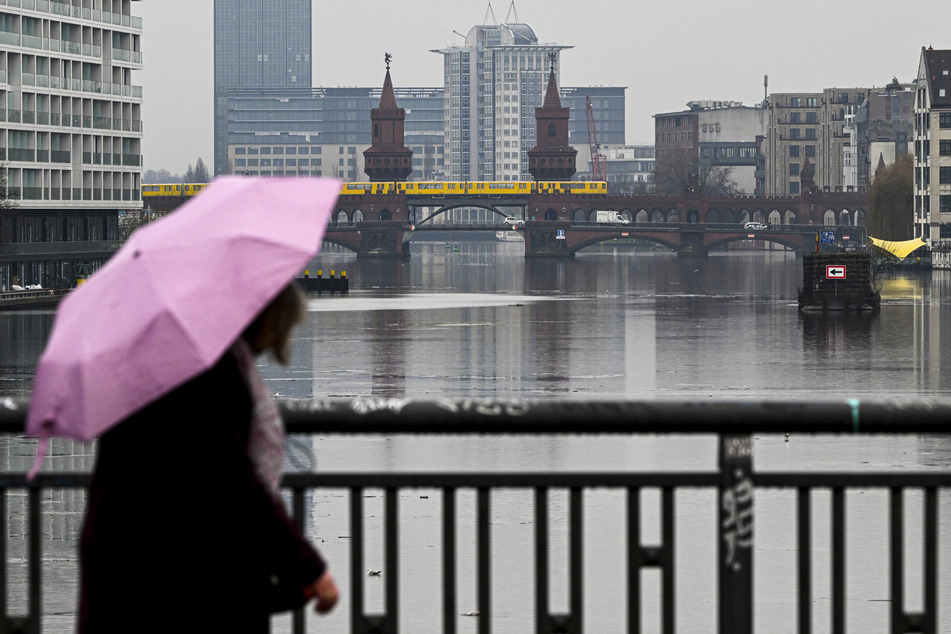 Trübes Wetter in Berlin und Brandenburg führt bei Minustemperaturen zu Glätte.