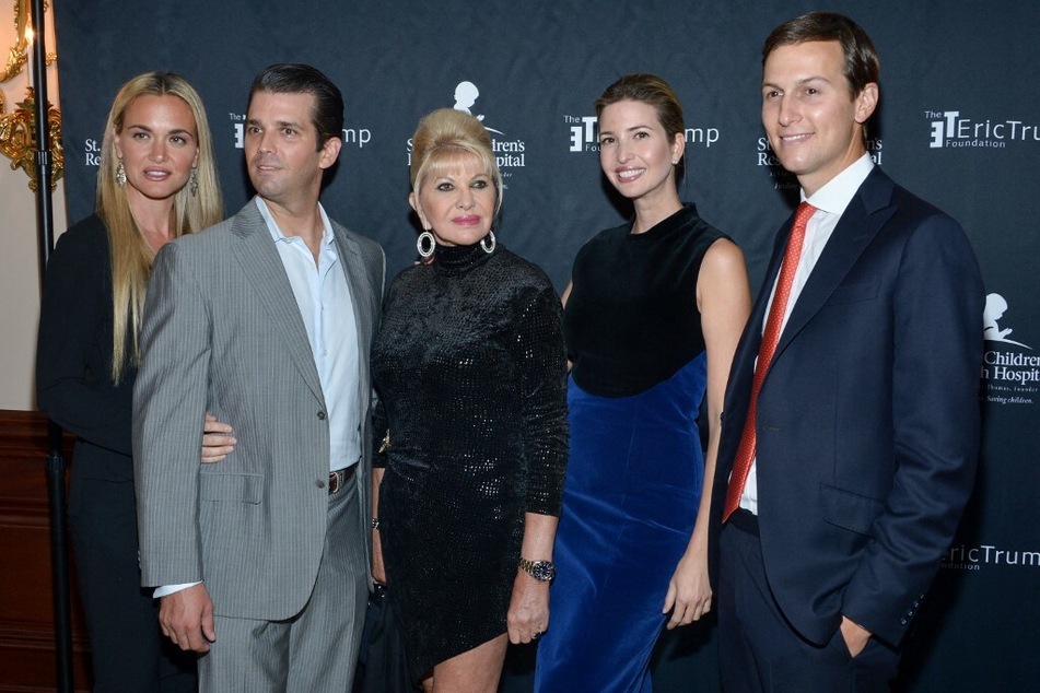 Ivana Trump (73, M.) hatte drei Kinder: Donald Jr. (44, 2.v.l.), Ivanka (40, 2.v.r.) und Eric (38, nicht im Bild).