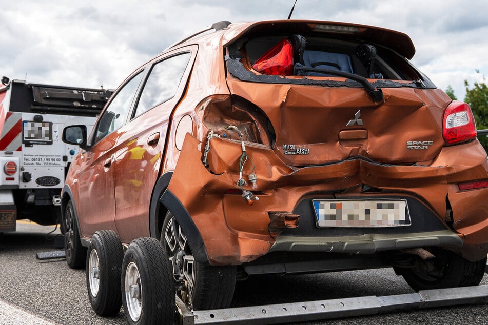 Vier Autos waren an dem Unfall auf der A60 beteiligt, zwei der Wagen waren nicht mehr fahrbereit und mussten abgeschleppt werden.