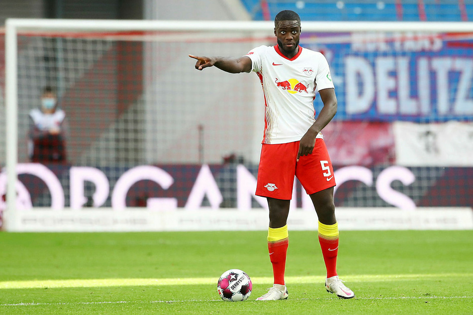 Abwehrkante Dayot Upamecano (22) wird den Bullen gegen Manchester United fehlen.