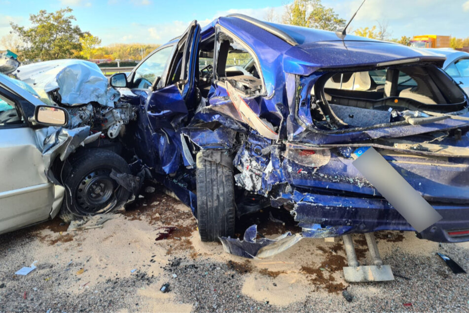 Schwerer Unfall auf der A9 bei Leipzig: Vier Autos verwickelt