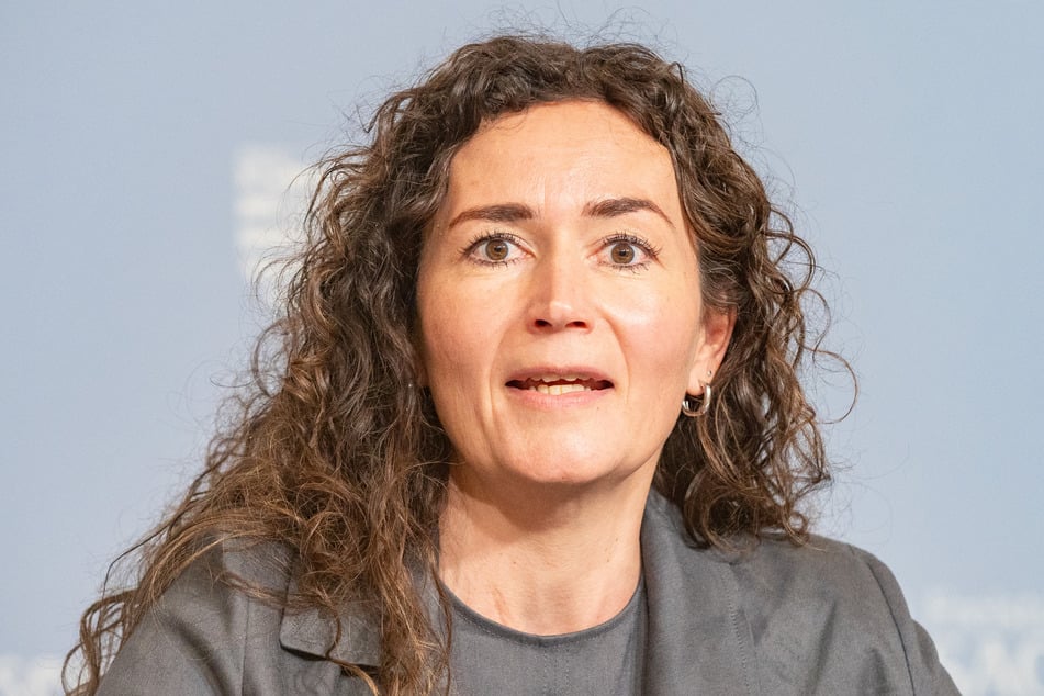 Justizministerin Constanze Geiert (49, CDU) spricht von einem wichtigen Schritt zum Abbau der Bürokratie im Freistaat.