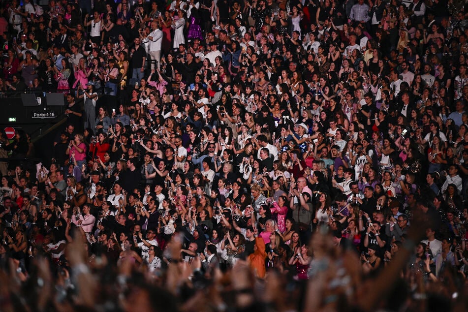 More than 40,000 fans reportedly celebrated Taylor Swift's Eras Tour in Paris.