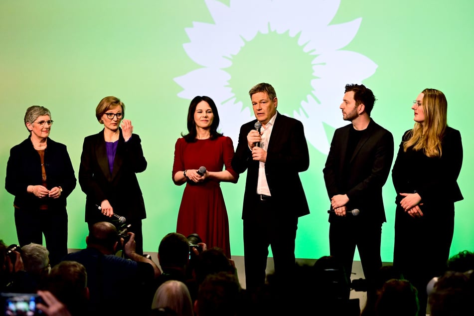 Die Grünen um Kanzlerkandidat Robert Habeck (55, M.) haben leicht an Stimmen verloren und sind aller Voraussicht nach auch aus der Regierung geflogen.