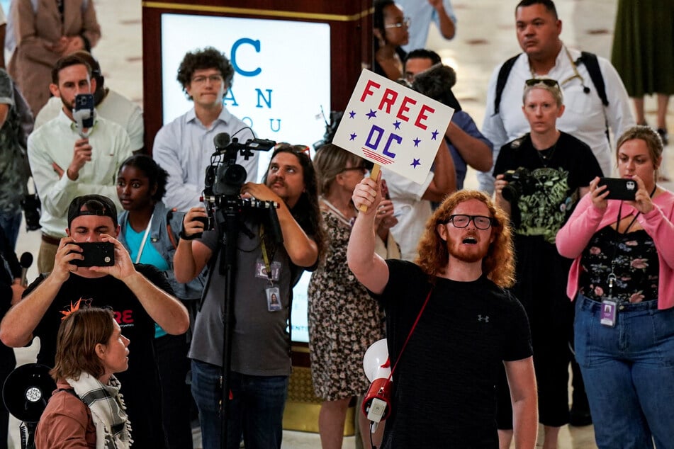 An increase in federal law enforcement personnel in DC has drawn protests from residents.