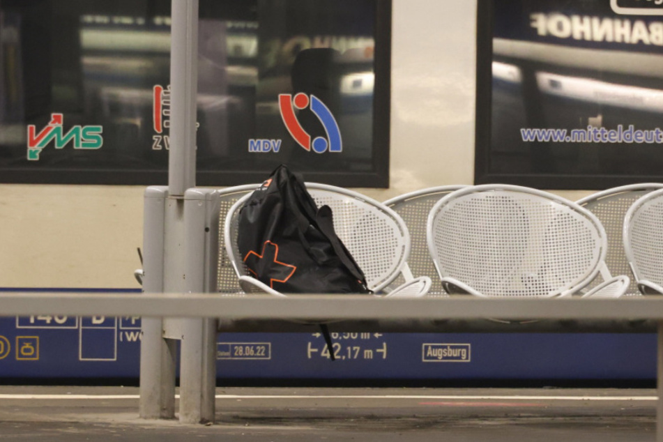 Ein 18-Jähriger hatte seinen Rucksack am Chemnitzer Hauptbahnhof vergessen und konnte in Leipzig aufgegriffen werden.