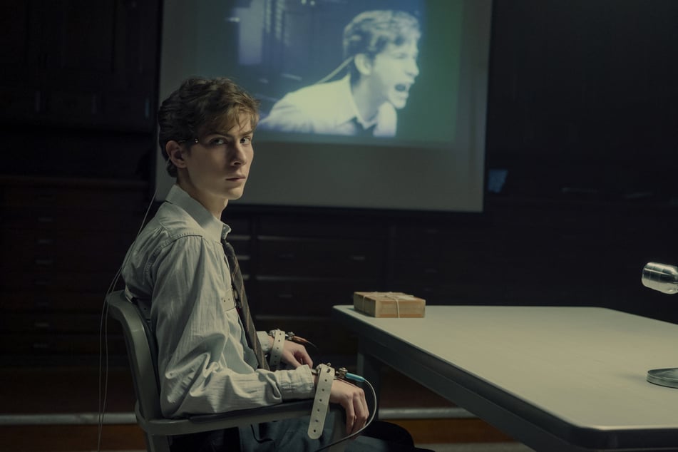 Jacob Tremblay (19, Foto) gibt in "Unabomber" den Harvard-Studenten Ted Kaczynski, der fragwürdigen Experimenten durch einen Psychologie-Professor (Russell Crowe, 62) unterzogen wird.