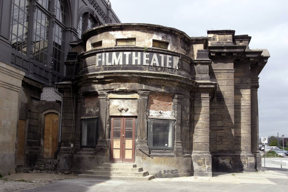 Bis zur Sanierung 2011 war das alte Filmtheater dem Verfall preisgegeben.