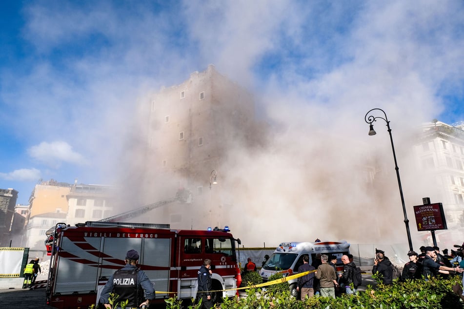 Jede Menge Staub wurde nach dem Einsturz aufgewirbelt.