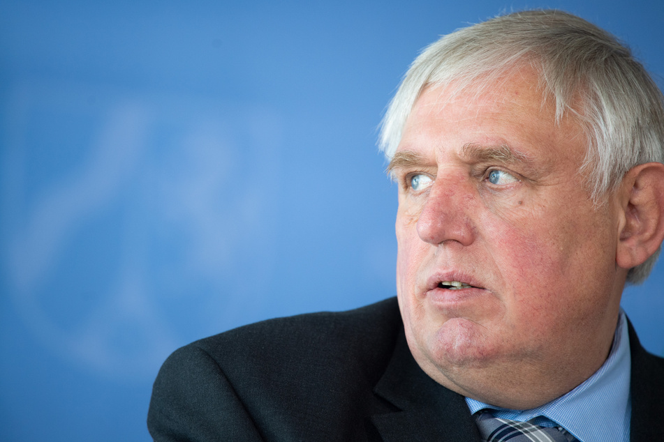 NRW-Gesundheitsminister Karl-Josef Laumann (64, CDU) wird für das Streichen der Entschädigungen für den Verdienstausfall von Ungeimpften im Quarantänefall hart kritisiert.