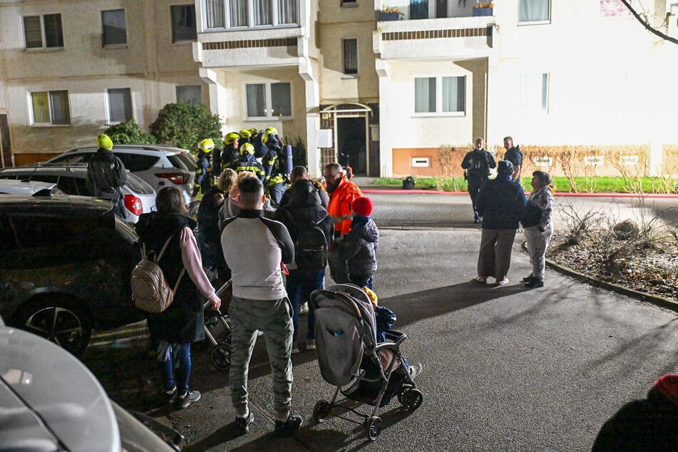 Die Bewohner mussten während des Einsatzes ihre Wohnungen verlassen.