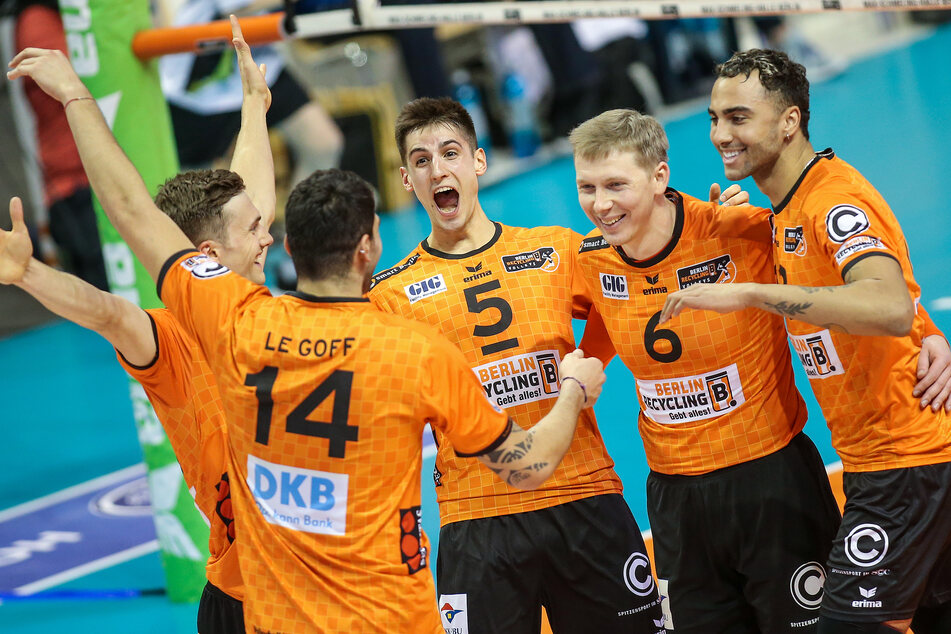Der Deutsche Pokalsieger bei den Männern: Die Berlin Recycling Volleys.