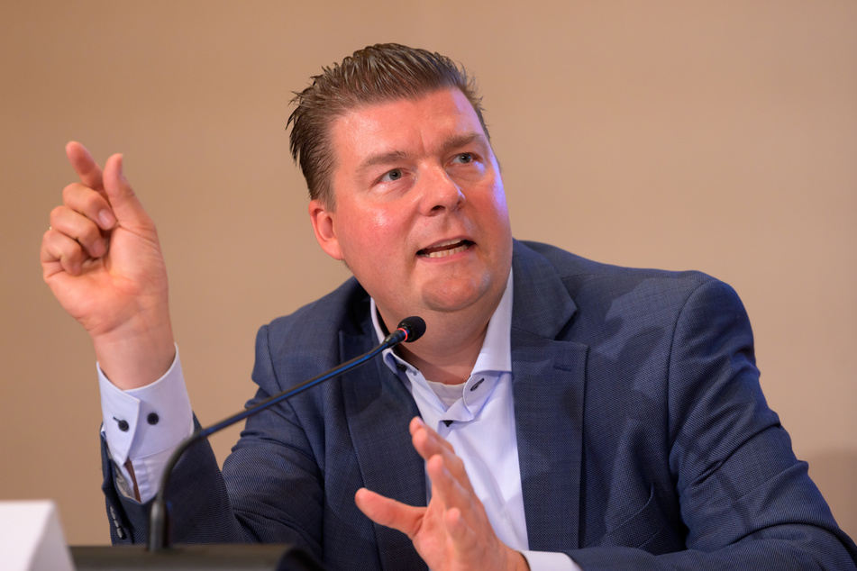 Finanzsenator Andreas Dressel (48, SPD) kann einen Brandanschlag nicht ausschließen.
