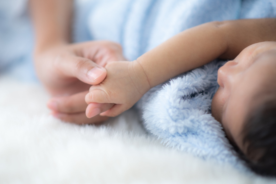 13-jährige bekommt Baby: DNA-Test identifiziert den Vater, jetzt droht ihm Haftstrafe