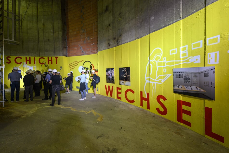Die Fotografien von Margret Hoppe bilden mit den Illustrationen und Installationen des Künstlers Steffen Seeger eine besondere Symbiose.
