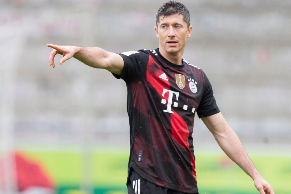 Robert Lewandowski (32) vom FC Bayern München hat die Einstellung des Bundesliga-Rekords von Gerd Müller (75) mit emotionalen Worten gefeiert.