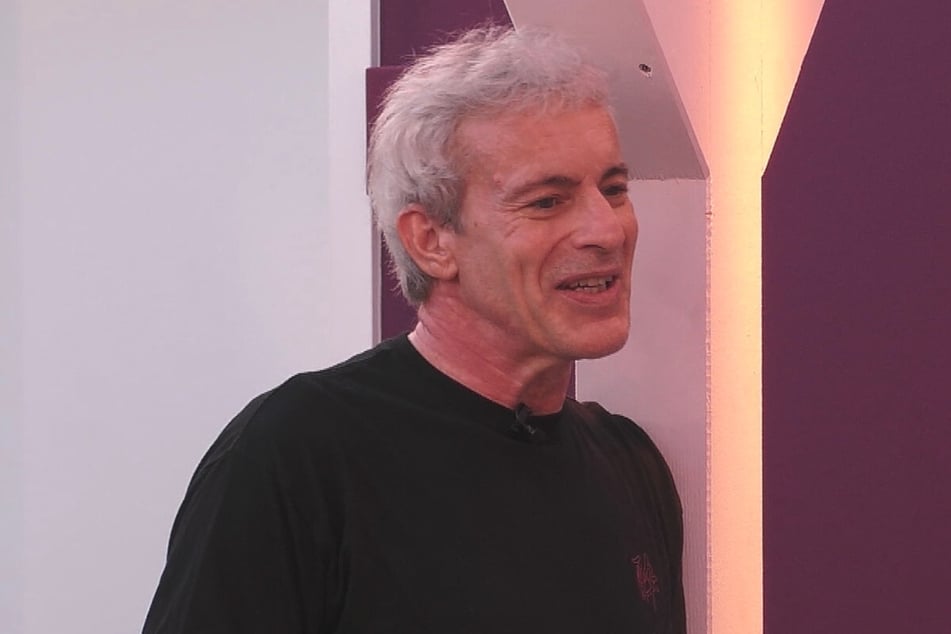 Gedeon Burkhard lebt in Berlin mit zwei Frauen zusammen.