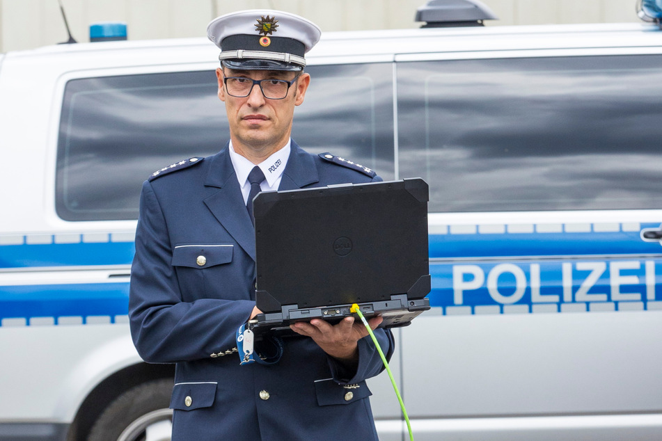Verkehrspolizeichef Jürgen Jacobs (54) setzt auf Rücksichtnahme und nachhaltige Kontrollen.