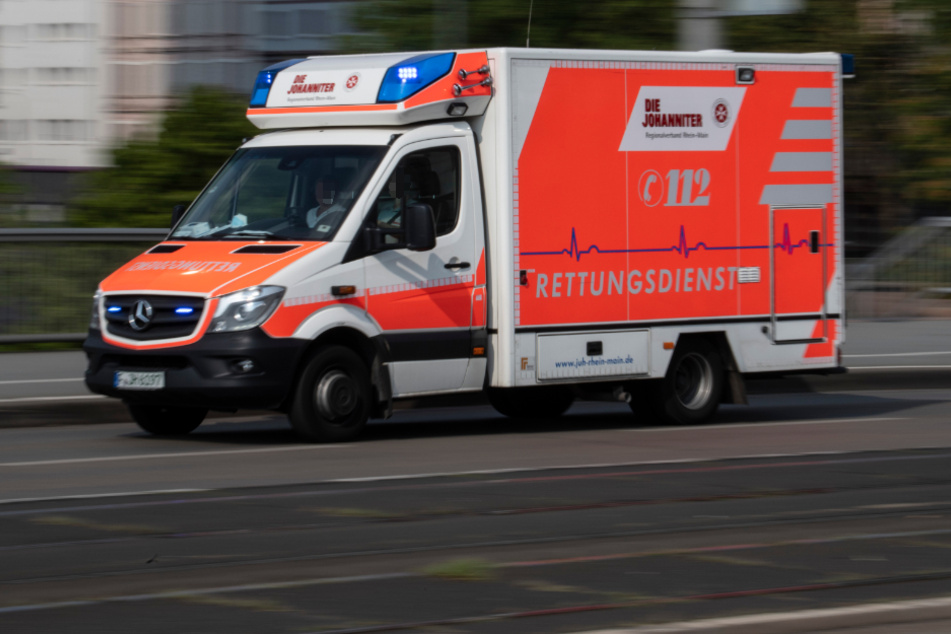 Für eines der Opfer verlief der Unfall tödlich: Eine 22-Jährige erlag ihren schweren Verletzungen im Krankenhaus.