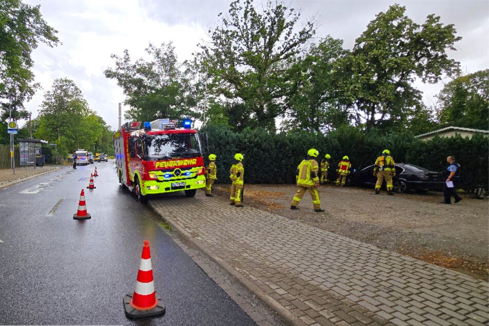 Die Einsatzkräfte wurden am Mittwochmittag nach Göhrenz gerufen, weil ein BMW in Flammen stand.